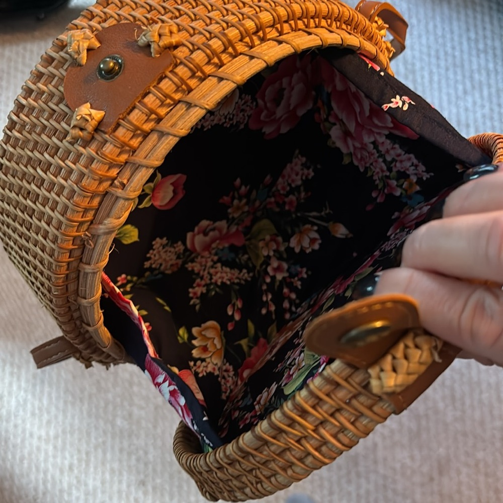 Round Woven Tan Crossbody Bag - Picture 2 of 4